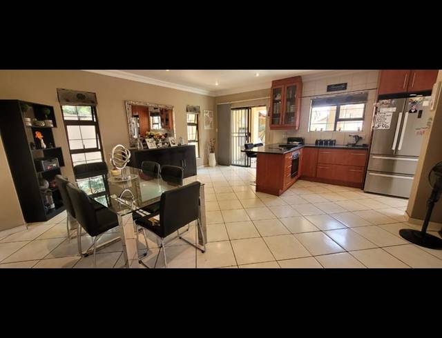 3 BEDROOM TOWNHOUSE FOR SALE IN NEW REDRUTH